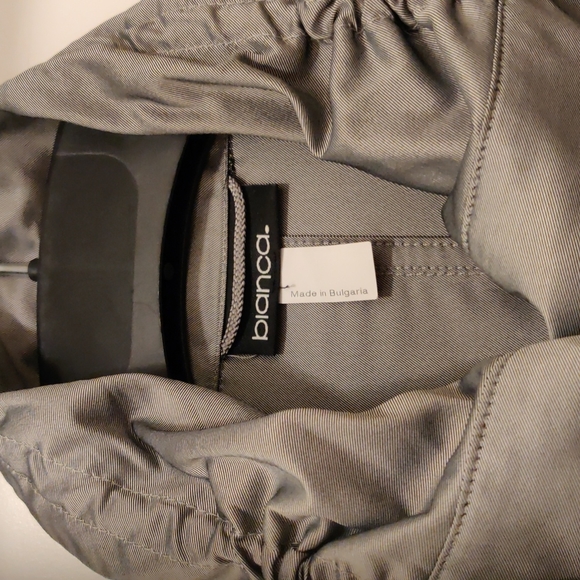 Bianca polyester jacket. Excellent condition. No lining.Size 6. - Picture 2 of 7